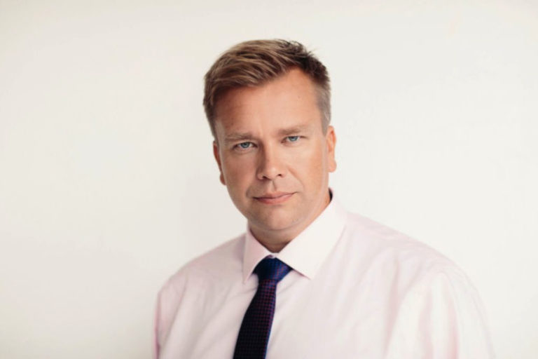 Keskusta on jo sunnuntaina (5.5.) taipumassa punamultapohjaiseen hallitukseen, arvioi toimittaja Lauri Nurmi