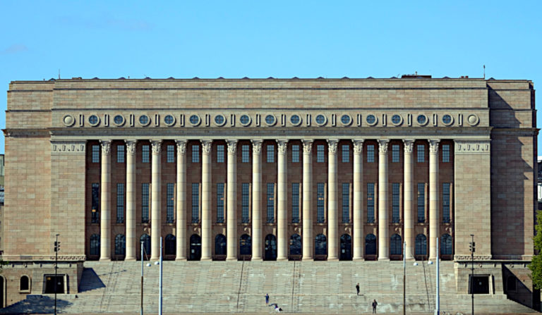 MAAILMAN KOULULAISTEN JA AIKUISTEN YHTEINEN ILMASTOLAKKO PE 27.9.