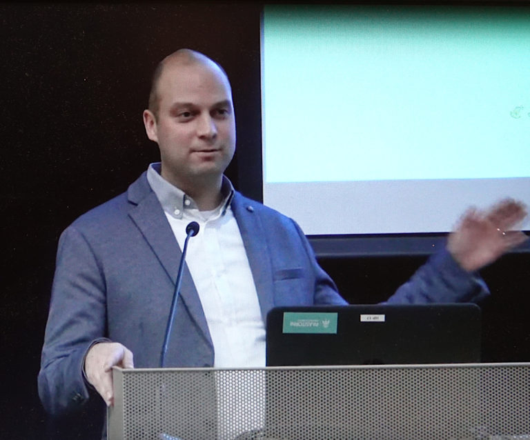 PATRIZIO LAINÀ RATKOO VIDEOESITELMÄSSÄ HALLITUKSEN KOHTALONKYSYMYKSIÄ PATRIZIO LAINÀ RATKOO VIDEOESITELMÄSSÄ HALLITUKSEN KOHTALONKYSYMYKSIÄ