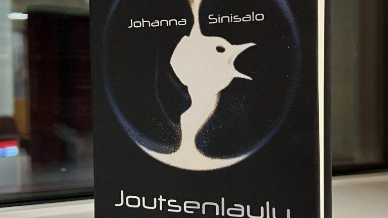 Linnut eivät hiljene – Johanna Sinisalon Joutsenlaulu ja ekokriittinen lukutapa