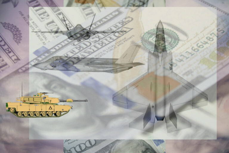 Pentagonin 14 000 miljardista dollarista puolet yksityisille yhtiöille