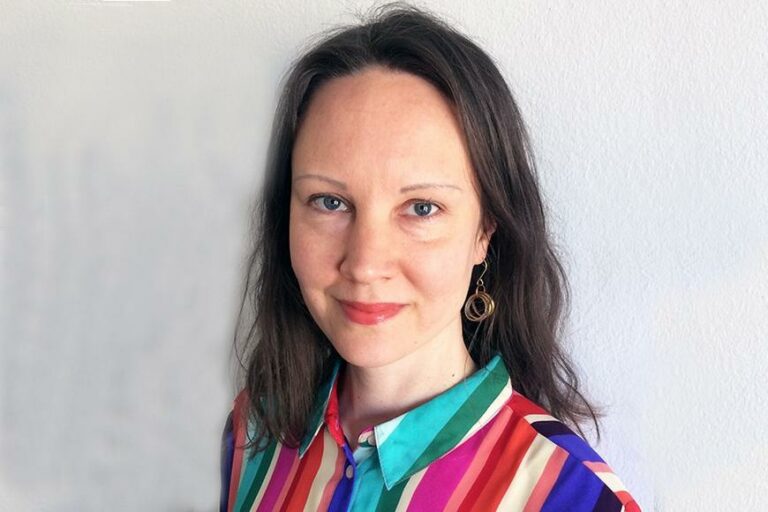 Johanna Perkiö esittelee tuoretta väitöskirjaansa perustulosta Suomen politiikassa
